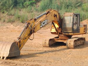 कवठणी येथे अवैद्य खनिजाची लूट.<br> <br>शासनाची रॉयल्टी चुकून बक्कळ पैसा कमावण्याची तयारी.<br><br>राजकीय वरदहस्त असण्याचा दाट संशय.