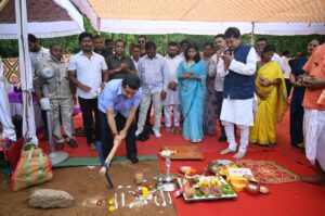 सावंतवाडी नगरपरिषदेच्या&nbsp; बहुप्रतिक्षित ‘मेडिटेशन योगा सेंटर’चे पालकमंत्र्यांच्या हस्ते भूमिपूजन.<br><br>अत्याधुनिक मशिनरींचा लोकार्पण सोहळाही संपन्न ..,