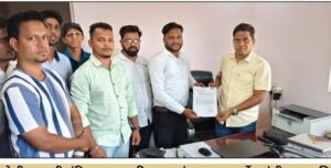 न्हावेली माजी उपसरपंच अक्षय पार्सेकर यांचा प्रशासनाला उपोषणाचा इशारा.<br><br>जोड रस्ता घोटाळा: कंत्राटदार अधिकाऱ्यांचे साटेलोटे.<br><br>गावातील नागरिकांची फसवणूक:१५ दिवसात चौकशी न झाल्यास उपोषणाच्या निर्णयावर ठाम.<br>