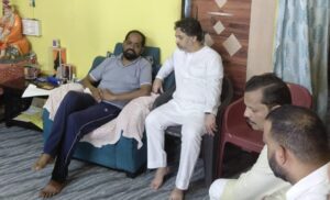 आ. निलेश राणेंकडून पत्रकार सिताराम गावडे व कुटुंबीयांचे सांत्वन.