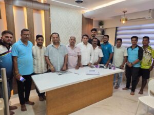 बांद्यात राजू खान मित्रमंडळातर्फे भव्य दहीहंडी<br><br>१ लाख ११ हजार १११ रुपयांची भव्य दहीहंडी; ८, ७ व ६ थरांच्या सलामीसाठी विशेष पारितोषिके.