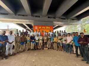 महाराष्ट्र भाजप प्रदेश अध्यक्ष, आमदार रविंद्र चव्हाण यांच्या वाढदिवसानिमित्त बांद्यात भेटवस्तू व मिठाई वाटप कार्यक्रम.