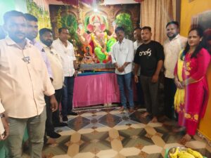 न्हावेली माजी उपसरपंच अक्षय पार्सेकर यांच्या घरी गणेश उत्सवानिमित्त भाजपच्या जिल्हापरिषद व पंचायत समिती सदस्यांनी घेतले दर्शन.