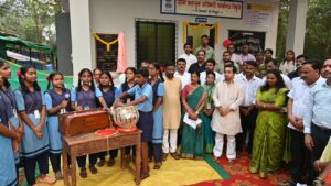 पिकुळे येथे ग्राम महसूल अधिकारी कार्यालयाचे पालकमंत्री नितेश राणे यांच्या हस्ते लोकार्पण.